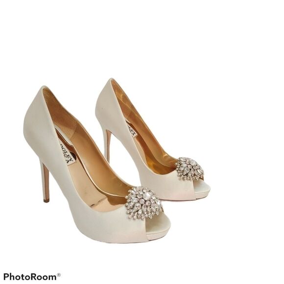 BADGLEY MISCHKA Jeannie Crystal Trim Pumps Size 6 - Picture 2 of 11
